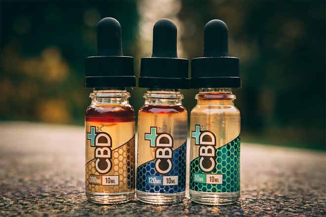 You are currently viewing What is the Difference Between CBD E-Liquid and CBD Oil