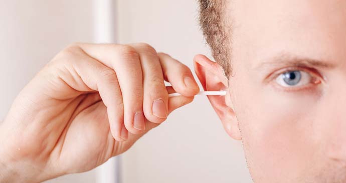 You are currently viewing How To Remove Ear Wax After Using Ear Drops?