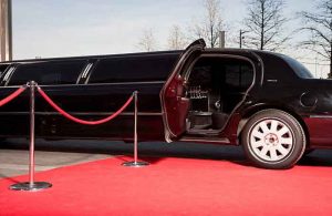 Read more about the article 5 Reasons Why You Should Hire A Limo Service
