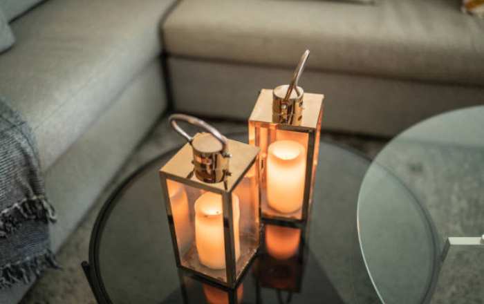 Read more about the article 7 Benefits of Using Candle Holders